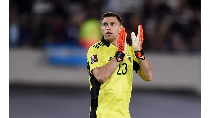 Dibu Martínez y una estricta dieta en Aston Villa.