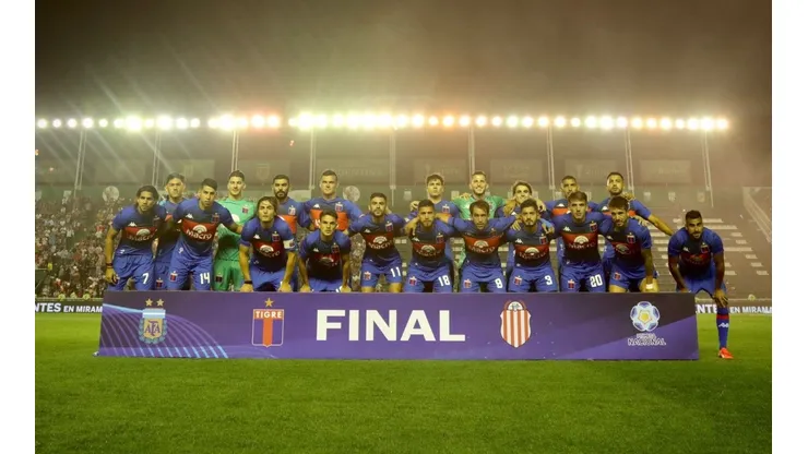 Por el golazo de Cristian Zabala, Tigre le ganó a Barracas Central y regresó a la Primera División.