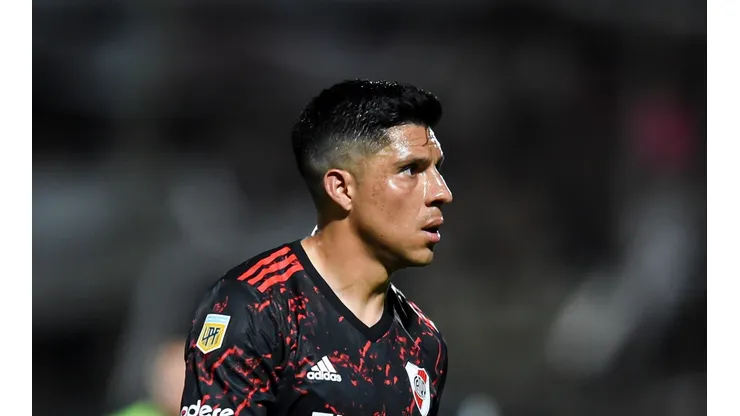 El divertido cruce entre Enzo Pérez y Maximiliano Grillo, cronista de TNT Sports.
