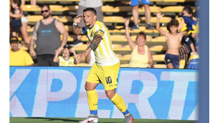 Emiliano Vecchio se vistió de héroe para el triunfo de Rosario Central.