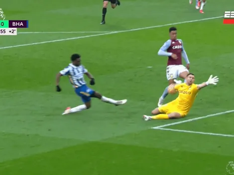 VIDEO | Descomunal atajada de Dibu Martínez para salvar al Aston VIlla