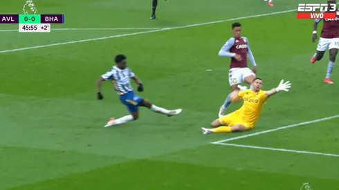 Dibu sigue de racha y salvó al Aston Villa.