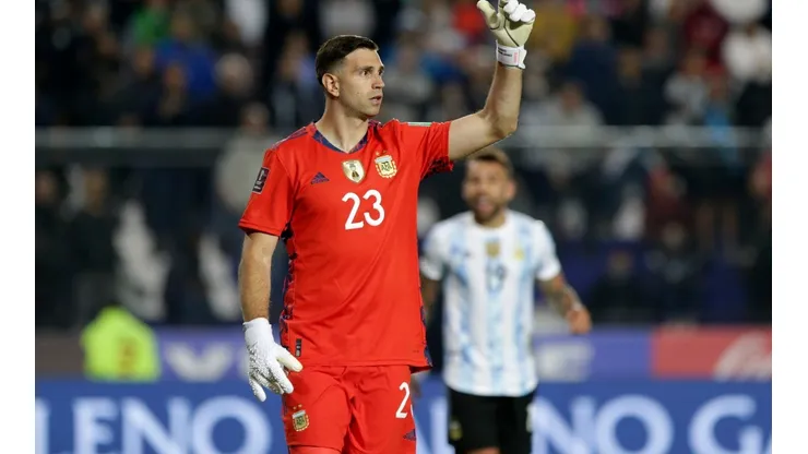 Revelan que quisieron tentar a Dibu Martínez para jugar en otra selección: su contundente respuesta
