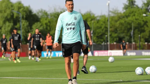 Scaloni eligió a dos juveniles y los llevó a San Juan.