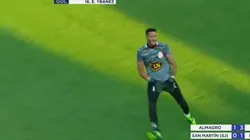 Maximiliano Gagliardo, arquero de Barracas Central, se tomó los genitales de cara a la hinchada de Villa Dálmine.