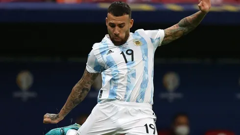 Otamendi completó un buen partido ante Uruguay.