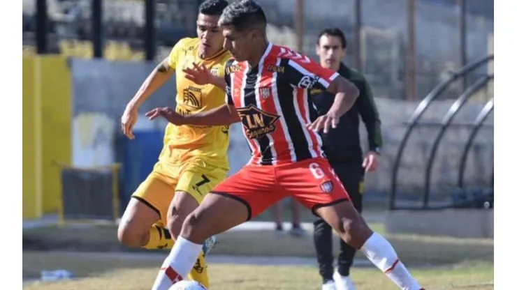 Chacarita y Mitre se enfrentan por la Primera Nacional (Foto: C. A. CH. J.).