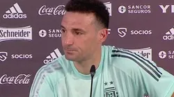 La emoción de Scaloni en conferencia de prensa (Foto: Juan Balbi vía Twitter)