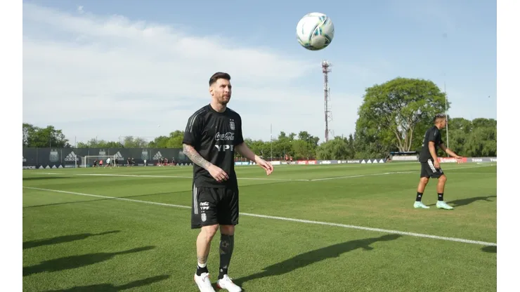 Lionel Messi podría ir de arranque ante Uruguay.