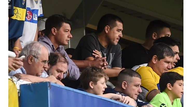 Juan Román Riquelme y Sebastián Battaglia, presentes en La Bombonera (Foto: Getty)