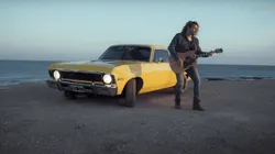 Jugó en Europa, se retiró en Banfield y ahora lanzó su carrera como músico