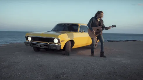 Jugó en Europa, se retiró en Banfield y ahora lanzó su carrera como músico