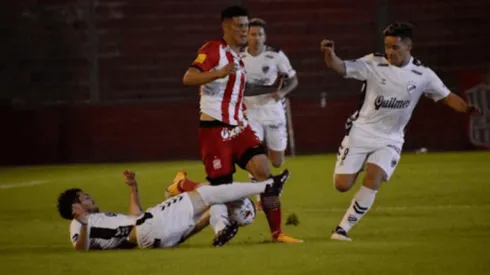 Quilmes y San Martín de Tucumán se enfrentan por la Primera Nacional (Foto: C. A. S. M. T.).