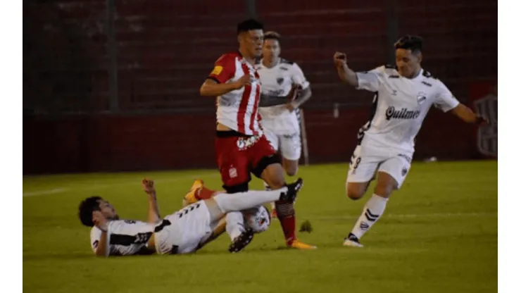 Quilmes y San Martín de Tucumán se enfrentan por la Primera Nacional (Foto: C. A. S. M. T.).