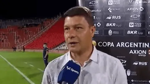 La ironía de Battaglia por la “charla” de Riquelme en el vestuario de Boca