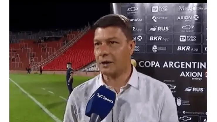 La ironía de Battaglia por la “charla” de Riquelme en el vestuario de Boca