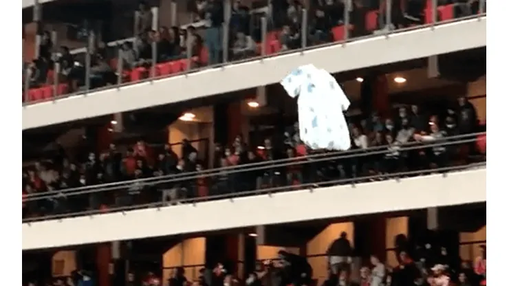 La hinchada de Estudiantes cantó por Bilardo en el homenaje a Maradona
