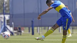 Villa convirtió un golazo en su regreso.