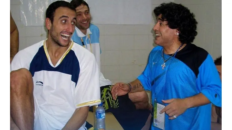 Diego Maradona y Manu Ginóbili, en los Juegos Olímpicos de Pekín 2008