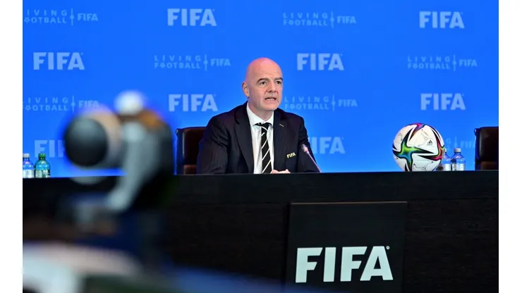 La Justicia falló a favor del inventor argentino del spray para árbitros: ¿cuánto deberá pagar FIFA?