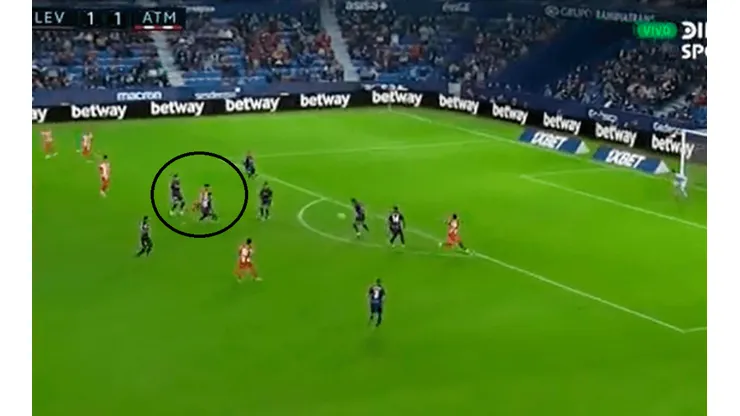VIDEO | Como en la Selección: De Paul se adueñó de la pelota y dio una asistencia hermosa