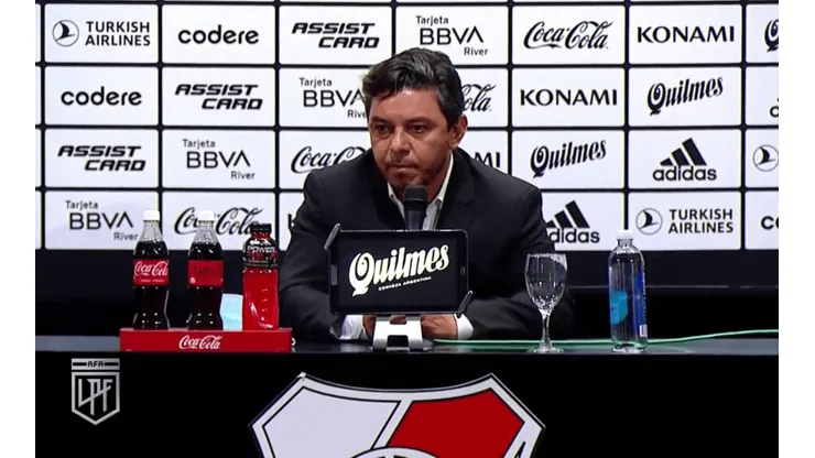 Gallardo se molestó con una pregunta en la conferencia.