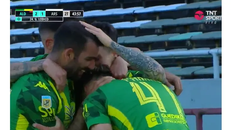 Gastón Lodico aprovechó el pésimo error de Andrada y le dio el triunfo a Arsenal. (TNT Sports)