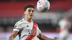 Julián Álvarez recibió una tremenda patada de Minissale. (Getty)