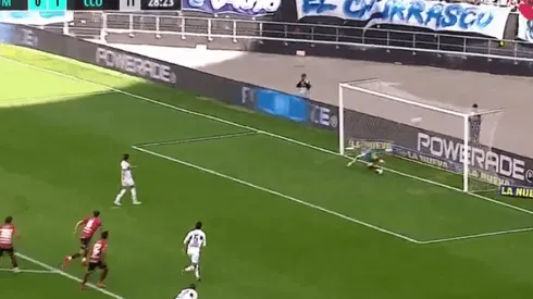 VIDEO | ¡Te comió, Pulga! Rigamonti hizo la gran Dibu Martínez y el delantero de Gimnasia erró el penal
