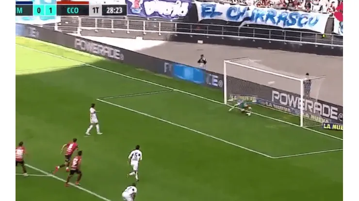 VIDEO | ¡Te comió, Pulga! Rigamonti hizo la gran Dibu Martínez y el delantero de Gimnasia erró el penal