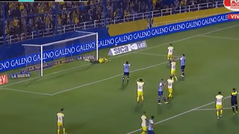 Jorge Broun evitó el empate de Racing, sobre la hora. (Fox Sports Premium)