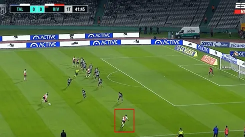 VIDEO | ¡Y con uno menos! A puro pizarrón, River puso el 1 a 0 de la mano de Rojas