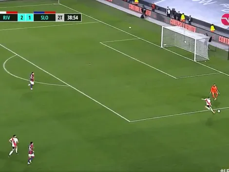 Torrico tardó en salir y Álvarez aprovechó para meter su hat-trick