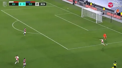 Torrico tardó en salir y Álvarez aprovechó para meter su hat-trick