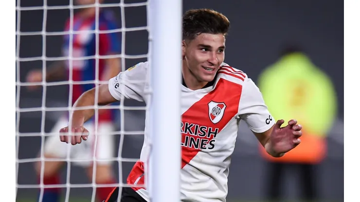 Julián Álvarez hizo 3 goles en el triunfo de River ante San Lorenzo por la Liga Profesional (Foto: Getty Images)