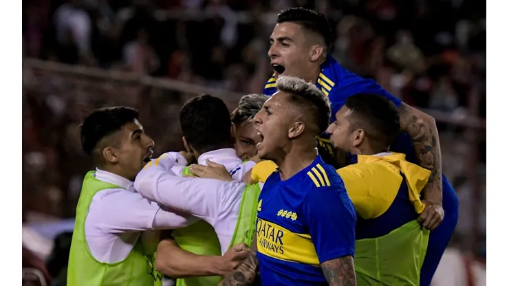 Boca le metió tres a Huracán y quedó pisándole los talones a River en el torneo