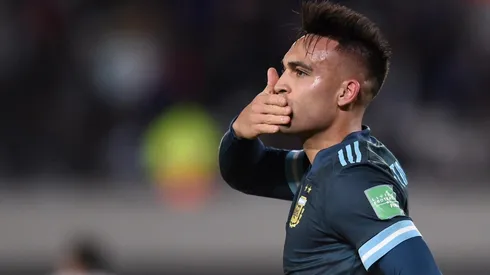 Lautaro abrió el partido con un gran cabezazo.
