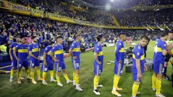 BUENOS AIRES, ARGENTINA - OCTOBER 09: Players of Boca Juniors wait at the field before a match between Boca Juniors and Lanus as part of Torneo Liga Profesional 2021 at Estadio Alberto J. Armando on October 9, 2021 in Buenos Aires, Argentina. (Photo by Daniel Jayo/Getty Images)