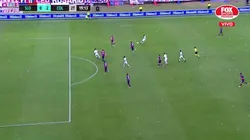 Eric Meza le rompió el arco a Torrico para el 2-0 de Colón sobre San Lorenzo. (Foto: Transmisión Fox Sports)