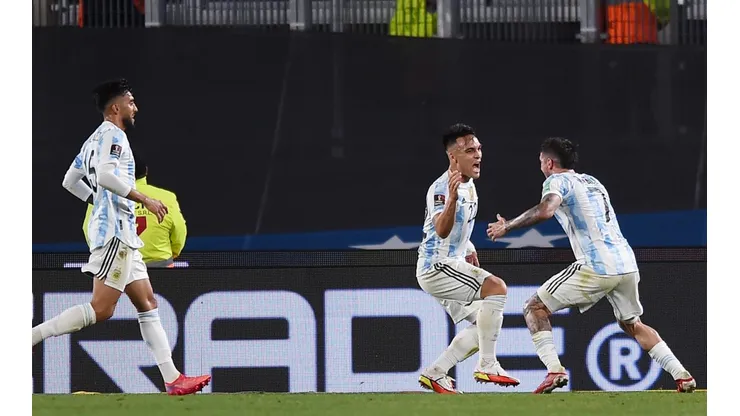 VIDEO | Messi juntó rivales, la abrió para De Paul y asistió a Lautaro para su gol y la goleada