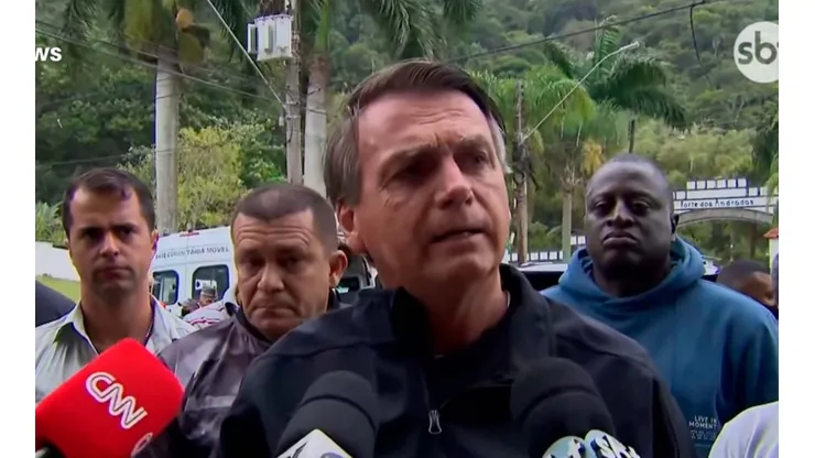 A Bolsonaro no lo dejaron entrar a una cancha por no estar vacunado y explotó de furia