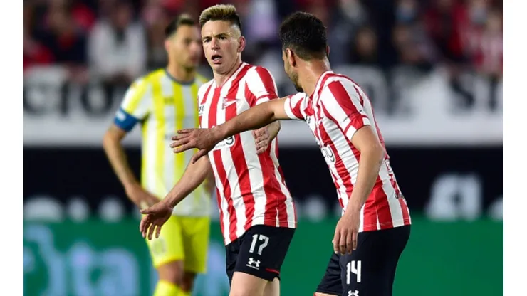 Estudiantes empató transitoriamente con un golazo de taco por parte de Manuel Castro. (Getty)