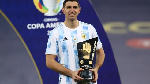 Dibu Martínez, nominado al mejor arquero del mundo.