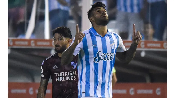 Atlético se quedó con los puntos del suspendido ante River.
