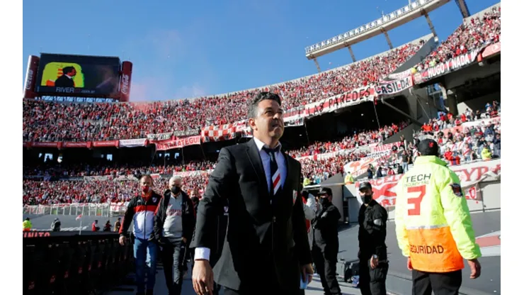 Gallardo usó la corbata de Labruna ante Boca y el Beto Alonso se emocionó. (Getty)