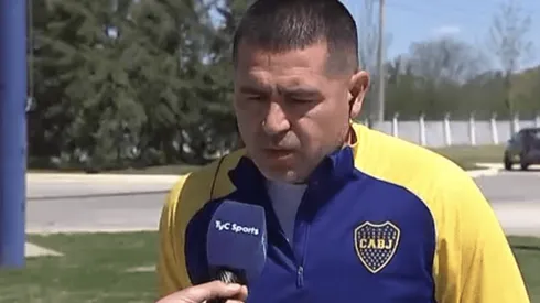 Riquelme y un fuerte respaldo para un jugador.