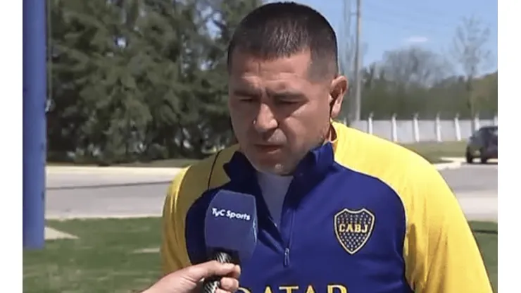 Riquelme y un fuerte respaldo para un jugador.