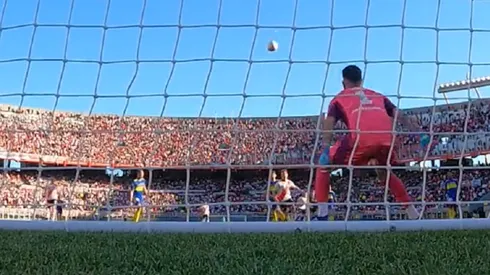 La cámara desde atrás del arco de Rossi.