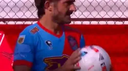 ¿Qué hizo? Emiliano Papa protagonizó un increíble blooper al sacar un lateral