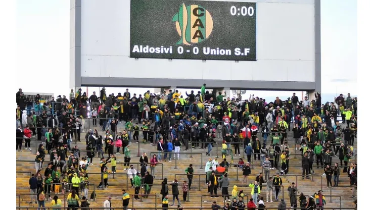 Una postal de los hinchas de Aldosivi.